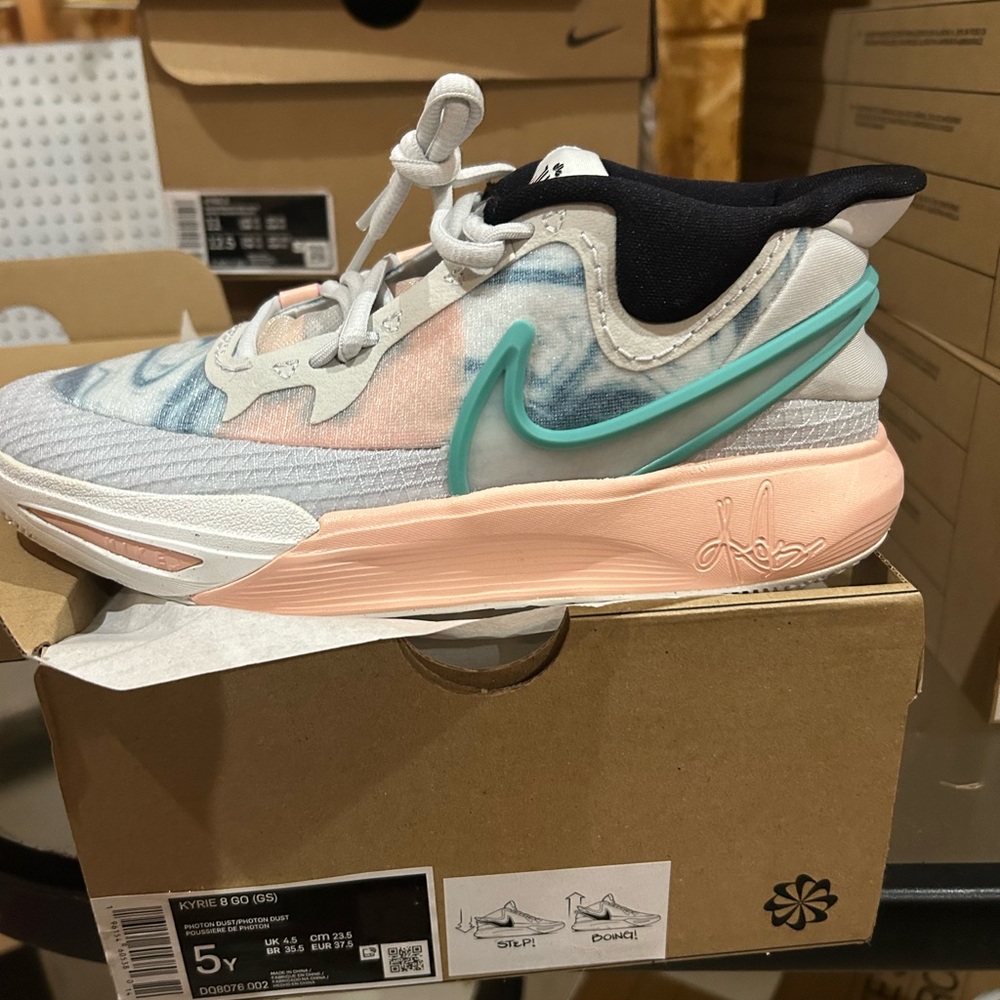 Kyries Nike Multicolor Sneakers 5y